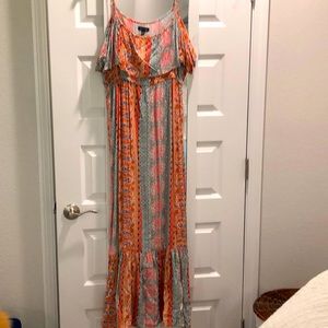 Cute Summer maxi dress.